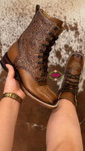 Load image into Gallery viewer, Botas Lacer - Shedron Leather Tooled Boots
