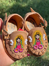 Cargar imagen en el visor de la galería, Virgencita Tan Buckle
