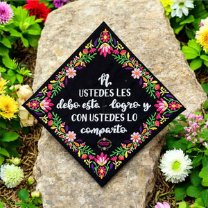 Comparto mi Logro - Embroidered graduation cap topper
