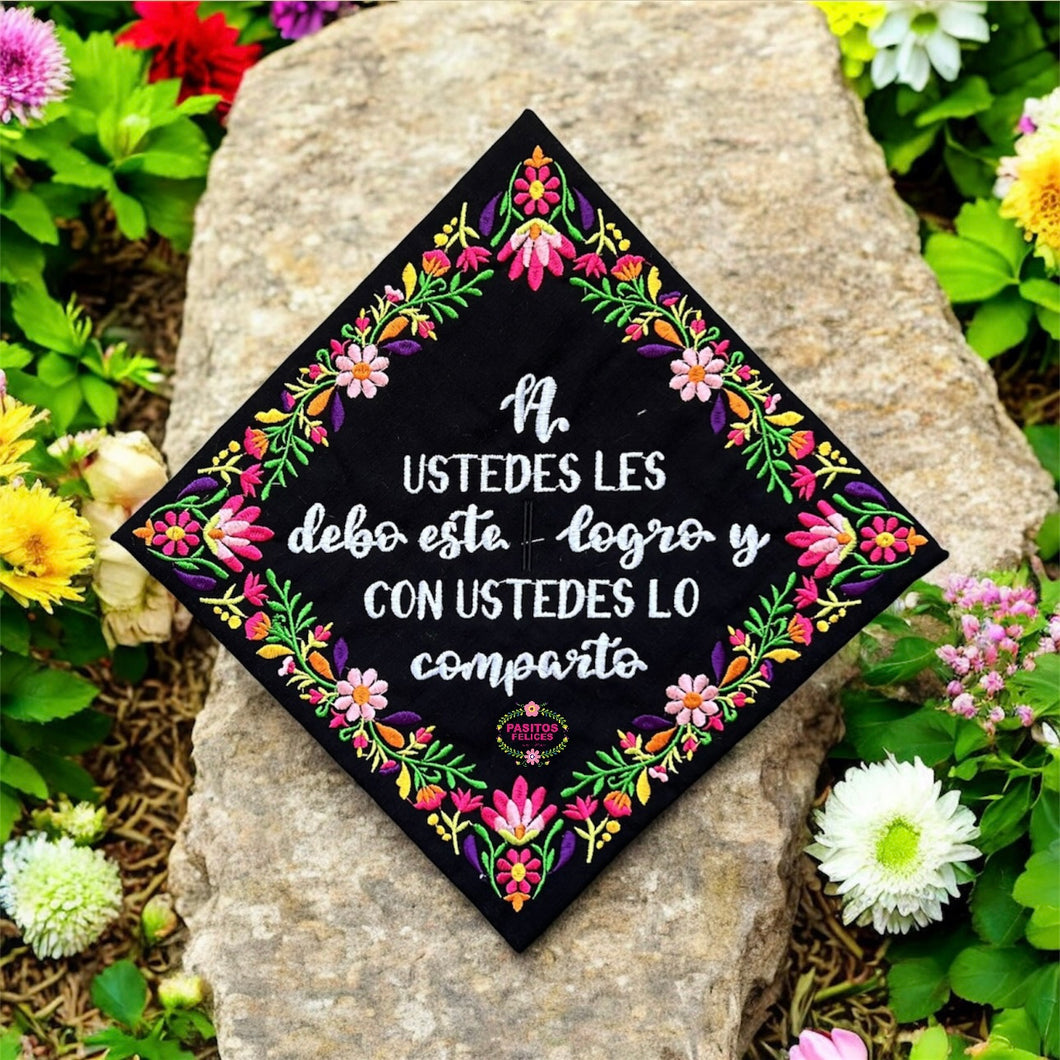 Comparto mi Logro - Embroidered graduation cap topper
