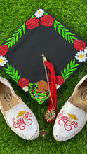 Cargar imagen en el visor de la galería, Senior 2026 - Gold and Red Leather Flats
