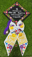 Cargar imagen en el visor de la galería, Comparto mi Logro - Embroidered graduation cap topper
