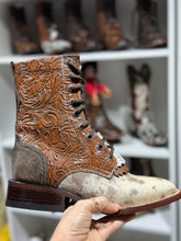 Load image into Gallery viewer, Botas Lacer - Unique Cowhide Pattern Leather Tooled Boots
