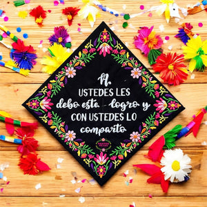 Comparto mi Logro - Embroidered graduation cap topper