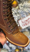 Load image into Gallery viewer, Botas Lacer - Tan Leather Laced Tooled Boots
