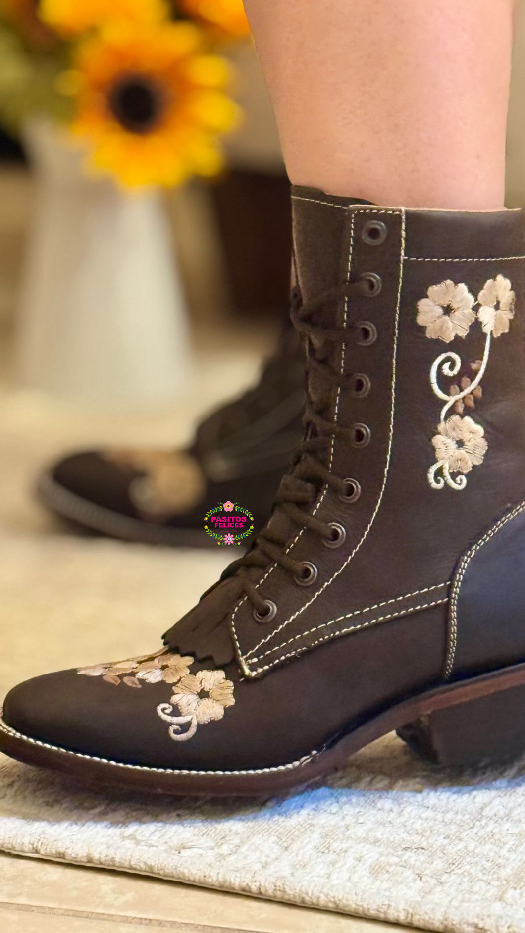 Botas Bordadas - Embroidered Chocolate Leather Boots