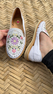 Rosaura White - Embroidered Huaraches