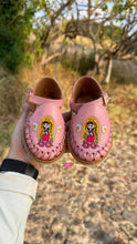 Cargar imagen en el visor de la galería, Virgencita Pink Buckle PREORDER
