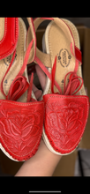 Cargar imagen en el visor de la galería, Mexico - Red Tooled Lace Up
