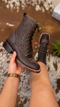 Load image into Gallery viewer, Botas Lacer - Chocolate Leather Tooled Boots
