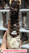 Load image into Gallery viewer, Botas Lacer - Unique Cowhide Pattern Leather Tooled Boots
