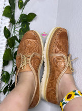 Load image into Gallery viewer, Light Tan Tooled Leather Loafers
