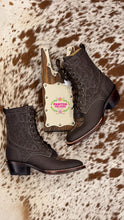 Cargar imagen en el visor de la galería, Botas Punta Francesa Tacón Cubano Lacer - French Toe Chocolate
