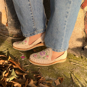 Rosaura White - Embroidered Huaraches