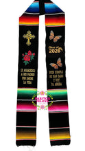 Cargar imagen en el visor de la galería, 2026 Le Agradezco - Cross Graduation Stole Sarape Sash PREORDER
