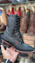 Cargar imagen en el visor de la galería, Botas Lacer - Black Leather Tooled Boots
