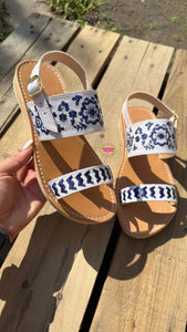 Clase Azul - Blue Embroidery Sandals