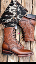 Cargar imagen en el visor de la galería, Botas Lacer - Shedron Leather Tooled Boots
