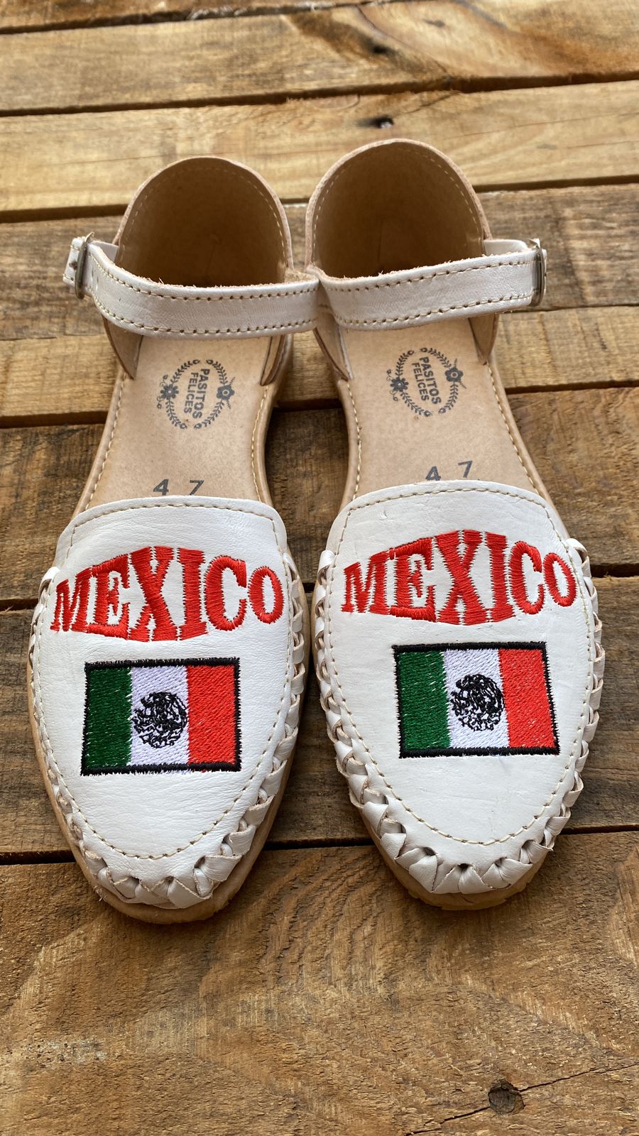 Arriba Mexico - Embroidered White