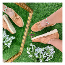 Load image into Gallery viewer, Light Tan Tooled Leather Loafers
