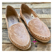 Load image into Gallery viewer, Mariposa hermosa - Butterfly Tooled Leather Flats

