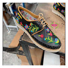 Load image into Gallery viewer, Xochime - Black Embroidered Loafer
