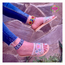 Cargar imagen en el visor de la galería, Clarisa - White Leather Embroidered Sandals
